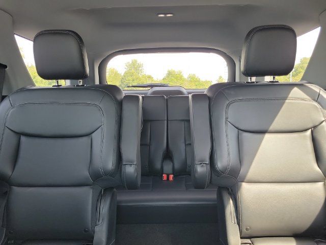 Used 2021 Ford Explorer XLT w/ Equipment Group 202A AWD/4WD image 22