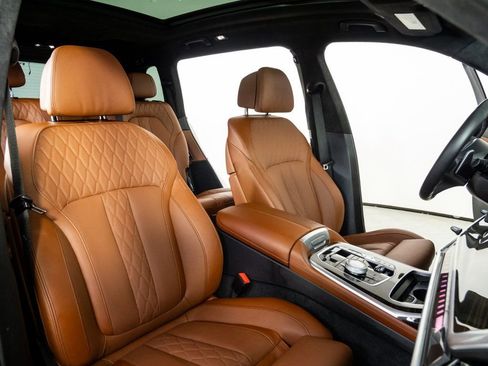 Used 2025 BMW X7 M60i image 23