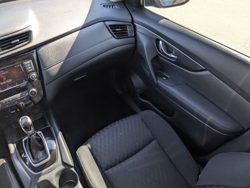 Used 2019 Nissan Rogue S w/ Special Edition Package FWD image 17