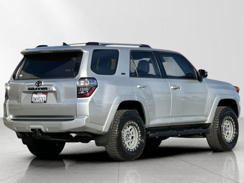 Used 2021 Toyota 4Runner SR5 Premium image 3