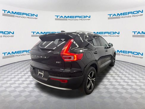 Used 2023 Volvo XC40 B5 Plus AWD/4WD image 5