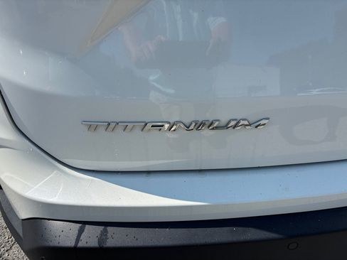 Used 2022 Ford Edge Titanium image 4