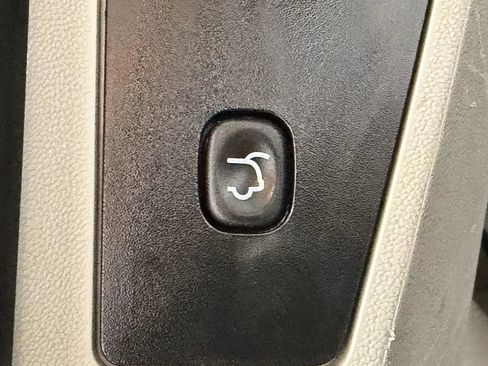 Used 2013 Chrysler Town & Country Touring-L w/ Driver Convenience Group FWD image 30