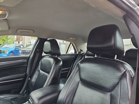 Used 2017 Chrysler 300 Limited image 13