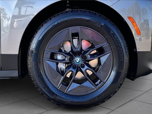 Used 2023 BMW iX xDrive50 image 10