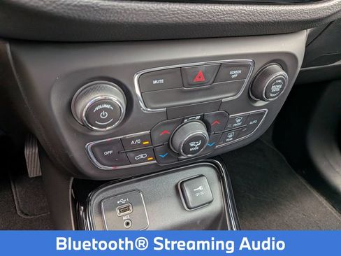 Used 2019 Jeep Compass Latitude FWD image 17