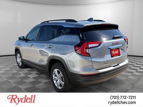 Used 2024 GMC Terrain SLE w/ Driver Convenience Package AWD/4WD image 3