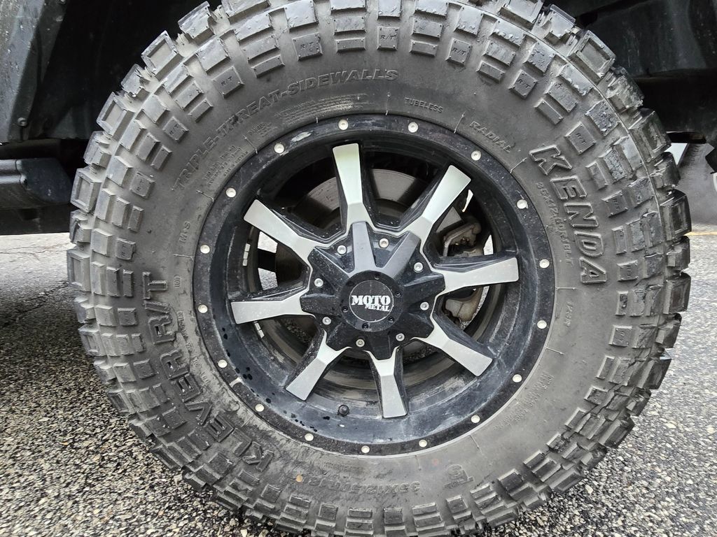 Used 2018 Jeep Wrangler Unlimited Sahara w/ Cold Weather Group AWD/4WD image 17