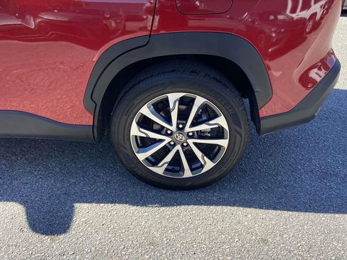 Used 2023 Toyota Corolla Cross XLE w/ Convenience Package image 9