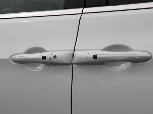 New 2026 Chrysler Pacifica Select image 10