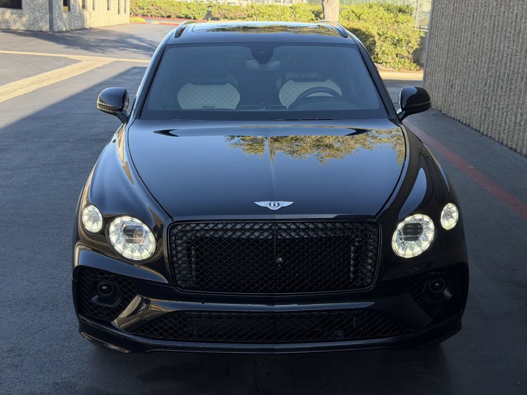 Used 2021 Bentley Bentayga AWD/4WD image 28