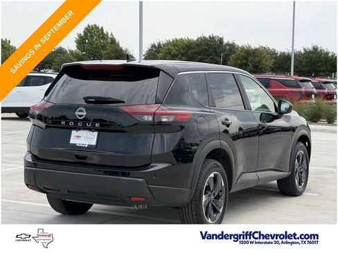 Used 2025 Nissan Rogue SV FWD image 4