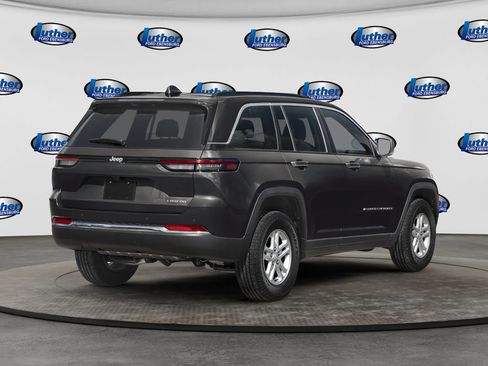 Used 2025 Jeep Grand Cherokee Altitude AWD/4WD image 2