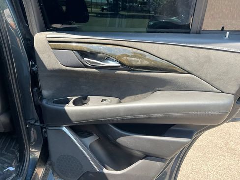 Used 2020 Cadillac Escalade Platinum AWD/4WD image 24