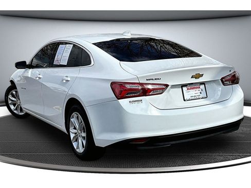 Used 2022 Chevrolet Malibu LT FWD image 2