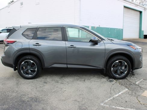 Certified 2024 Nissan Rogue SV w/ SV Premium Package image 9