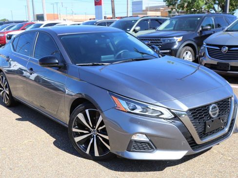 Used 2022 Nissan Altima 2.0 SR image 1