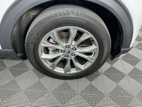 Used 2020 Ford Explorer XLT w/ Equipment Group 202A AWD/4WD image 18
