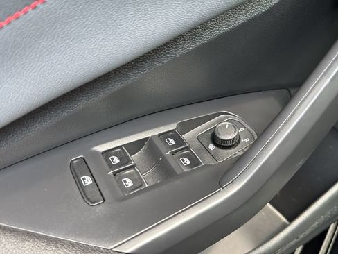 Used 2025 Volkswagen Jetta GLI Autobahn FWD image 28