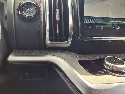 Used 2025 Ford Expedition Tremor image 18