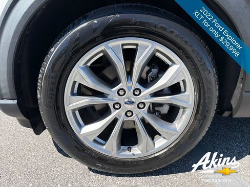 Used 2022 Ford Explorer XLT w/ Equipment Group 202A RWD image 12