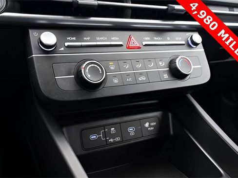 Used 2025 Hyundai Tucson SE image 23