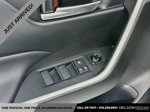 Used 2020 Toyota RAV4 XLE FWD image 17