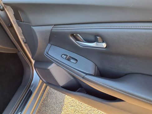 Used 2020 Nissan Sentra SV w/ Electronics Package FWD image 13