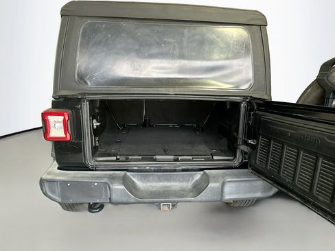 Used 2018 Jeep Wrangler Unlimited Sport S AWD/4WD image 26
