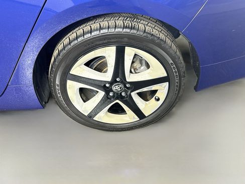 Used 2016 Toyota Prius Four Touring FWD image 37