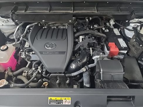 Used 2023 Toyota Highlander XLE AWD/4WD image 13