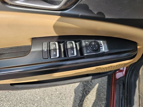 Used 2022 Kia Carnival LX FWD image 16