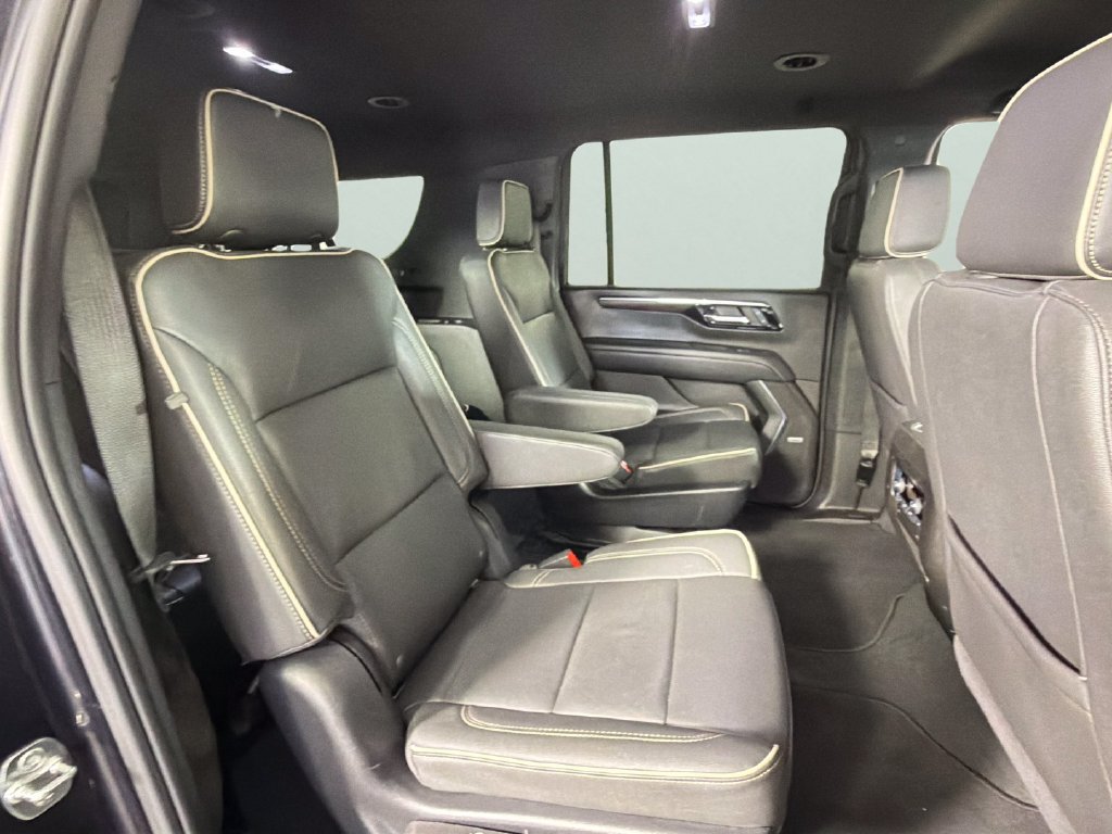 Used 2025 Chevrolet Suburban Premier RWD image 32