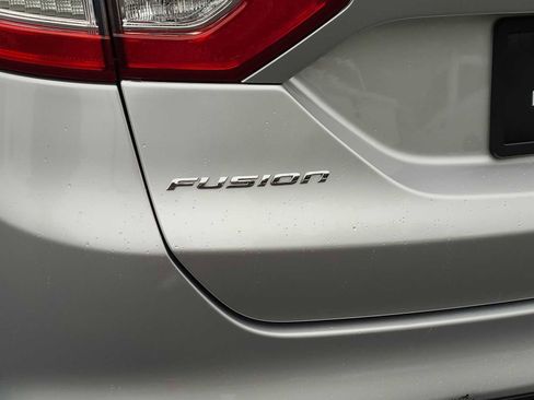 Used 2016 Ford Fusion SE FWD image 15