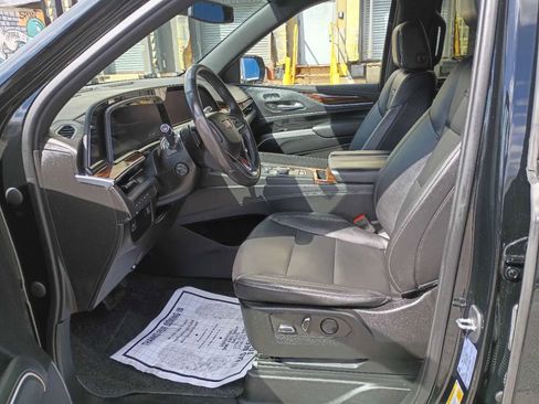 Used 2023 Cadillac Escalade ESV Luxury AWD/4WD image 15