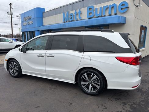 Certified 2023 Honda Odyssey Touring image 3