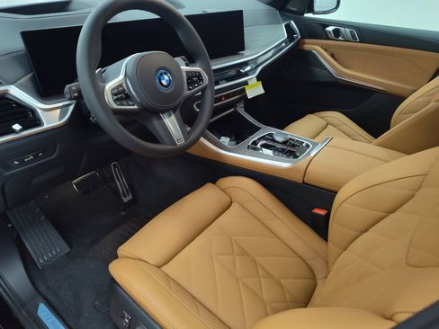 Used 2026 BMW X5 xDrive50e w/ M Sport Package AWD/4WD image 4