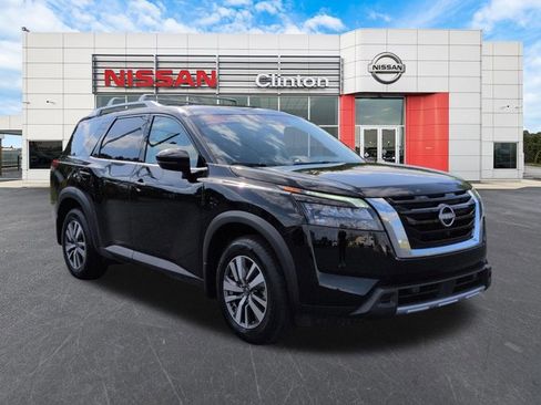Certified 2025 Nissan Pathfinder SL AWD/4WD image 1