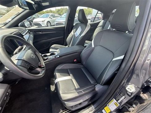Used 2025 Toyota Camry SE w/ Convenience Package image 12