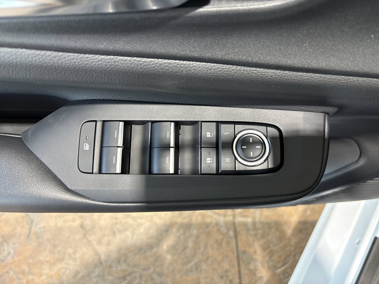 New 2027 Toyota Prius Plug-In Hybrid FWD image 13