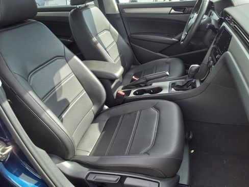 Used 2021 Volkswagen Passat 2.0T SE image 9