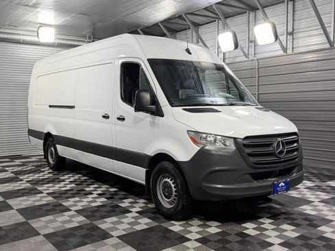 Used 2021 Mercedes-Benz Sprinter 2500 image 4