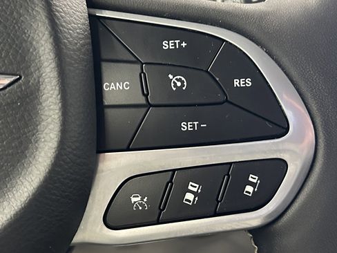 Used 2023 Chrysler Pacifica Touring-L image 24