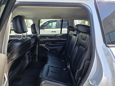 Certified 2022 Jeep Grand Cherokee Limited image 18