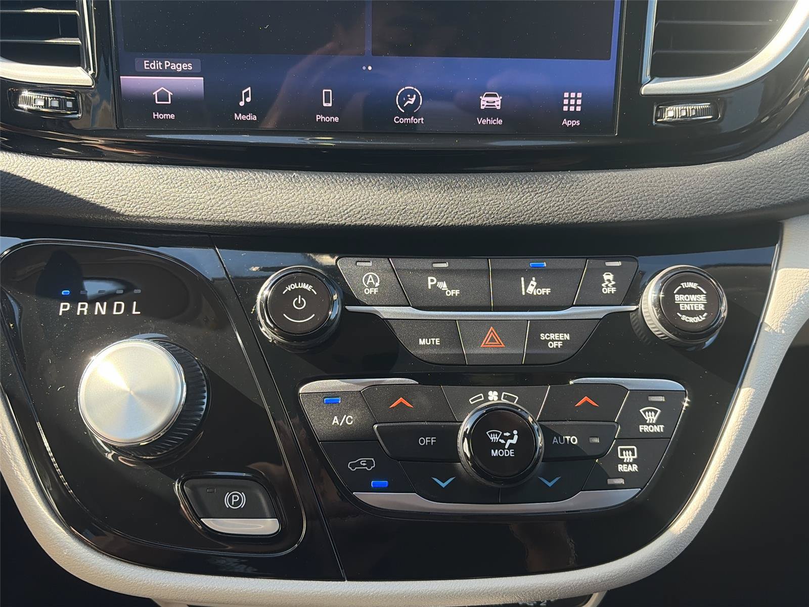 Used 2024 Chrysler Pacifica Touring-L FWD image 15