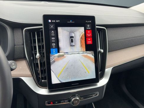 Certified 2025 Volvo XC90 B5 Plus image 23