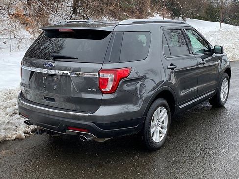 Certified 2018 Ford Explorer XLT w/ Equipment Group 202A image 7