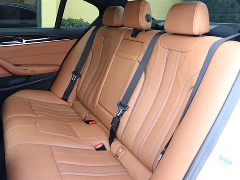 Used 2019 BMW 530i image 16