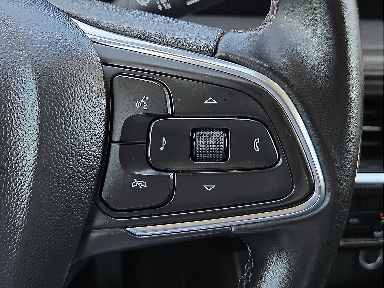 Certified 2024 Buick Encore GX Sport Touring FWD image 19