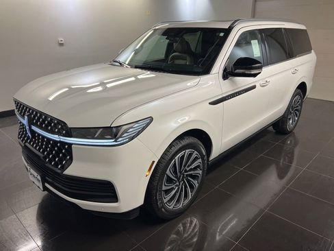 New 2026 Lincoln Navigator Black Label AWD/4WD image 3